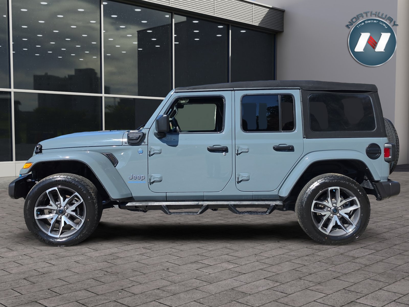 Used 2024 Jeep Wrangler Unlimited w/ Convenience Group AWD/4WD image 2