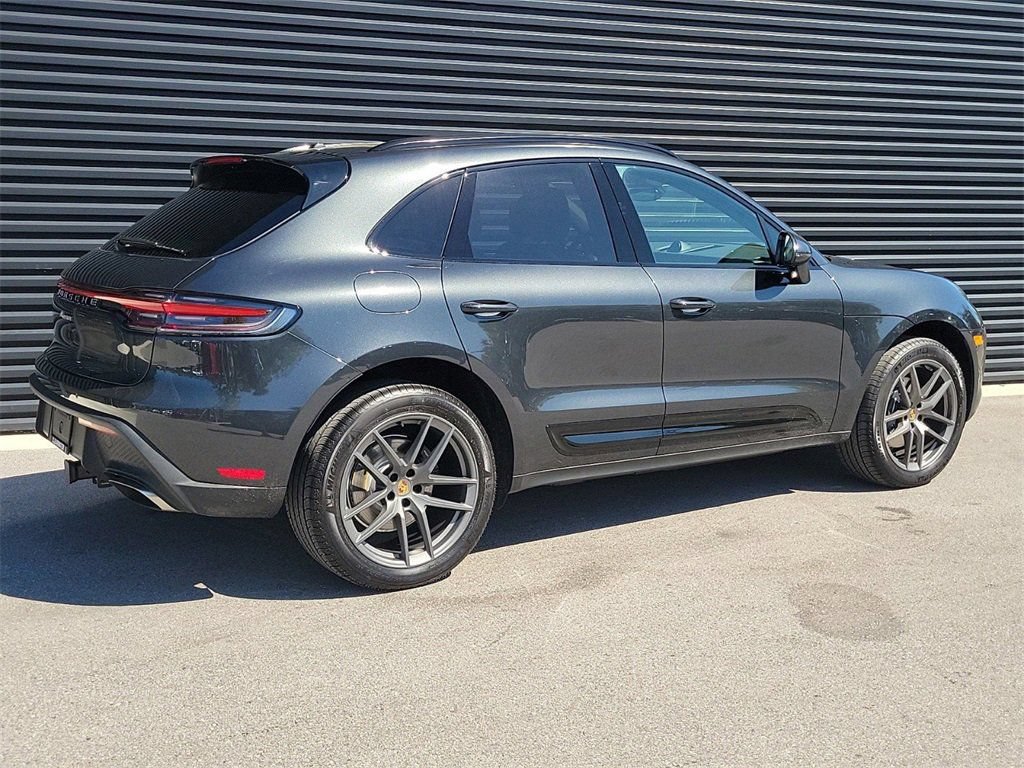 Certified 2025 Porsche Macan AWD/4WD image 8