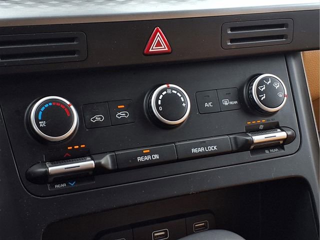 Used 2024 Kia Carnival LX image 9