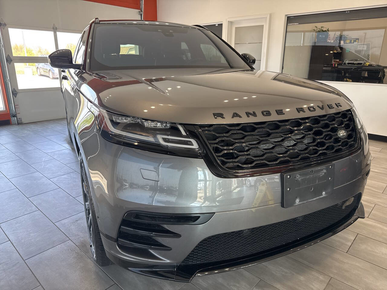 Used 2019 Land Rover Range Rover Velar R-Dynamic SE image 1