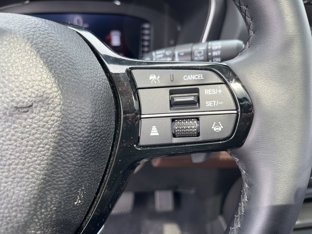 Used 2025 Honda Pilot Elite image 22