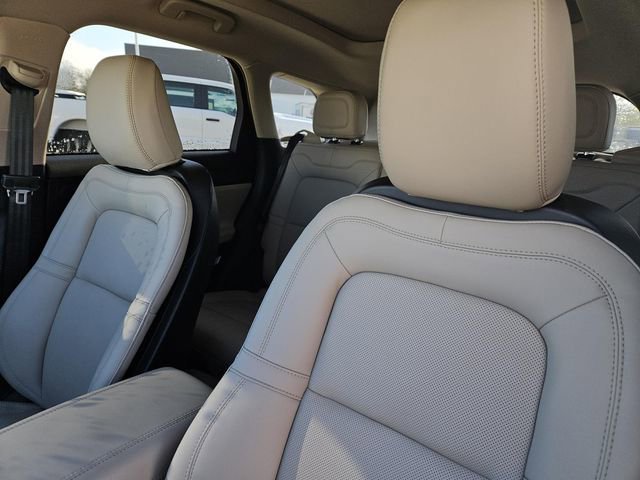 New 2026 Lincoln Corsair Premiere FWD image 18