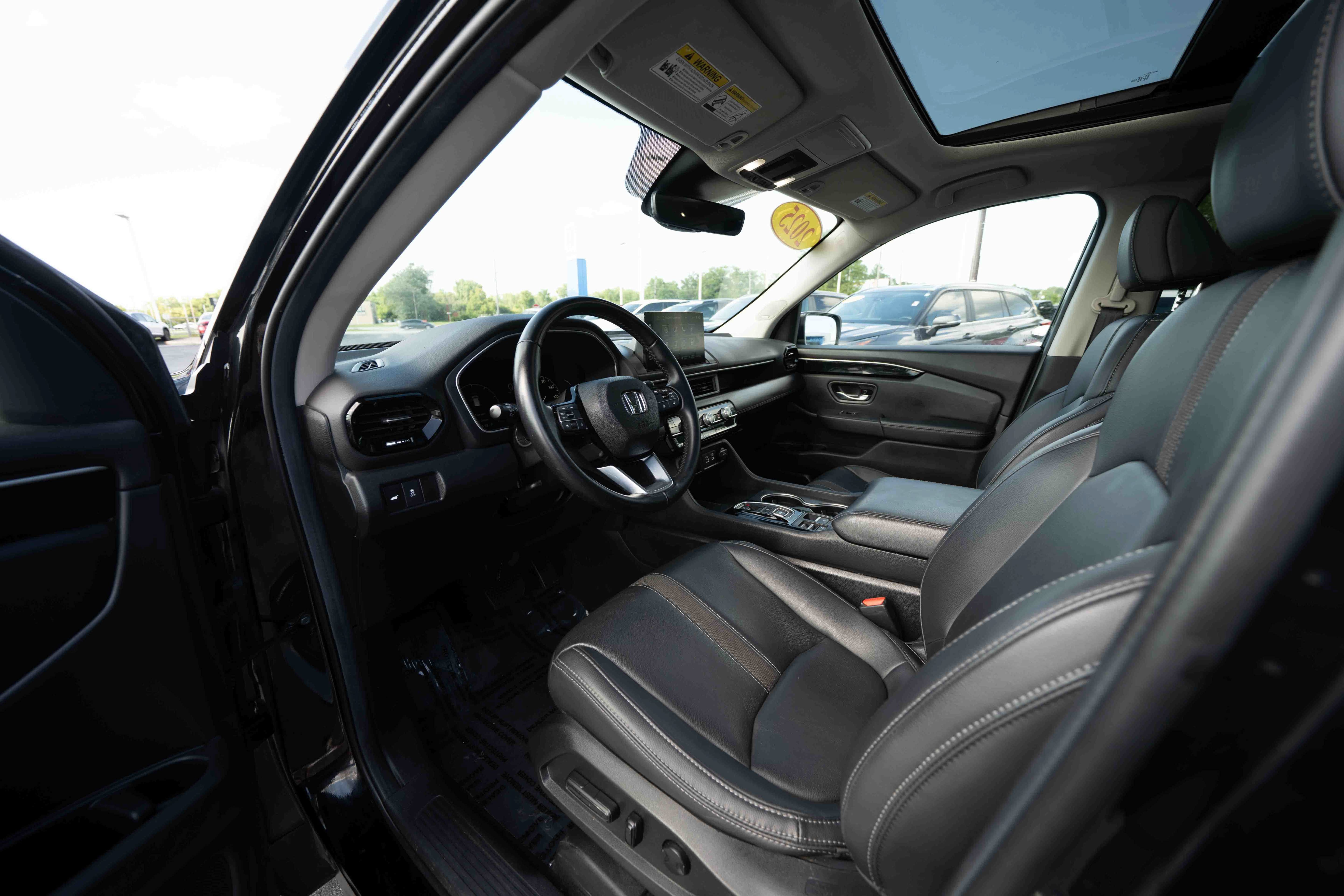 Used 2025 Honda Pilot Touring image 8