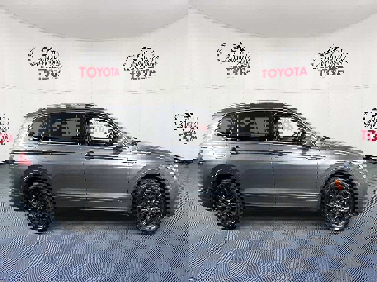 Used 2024 Volkswagen Tiguan Wolfsburg Edition image 9