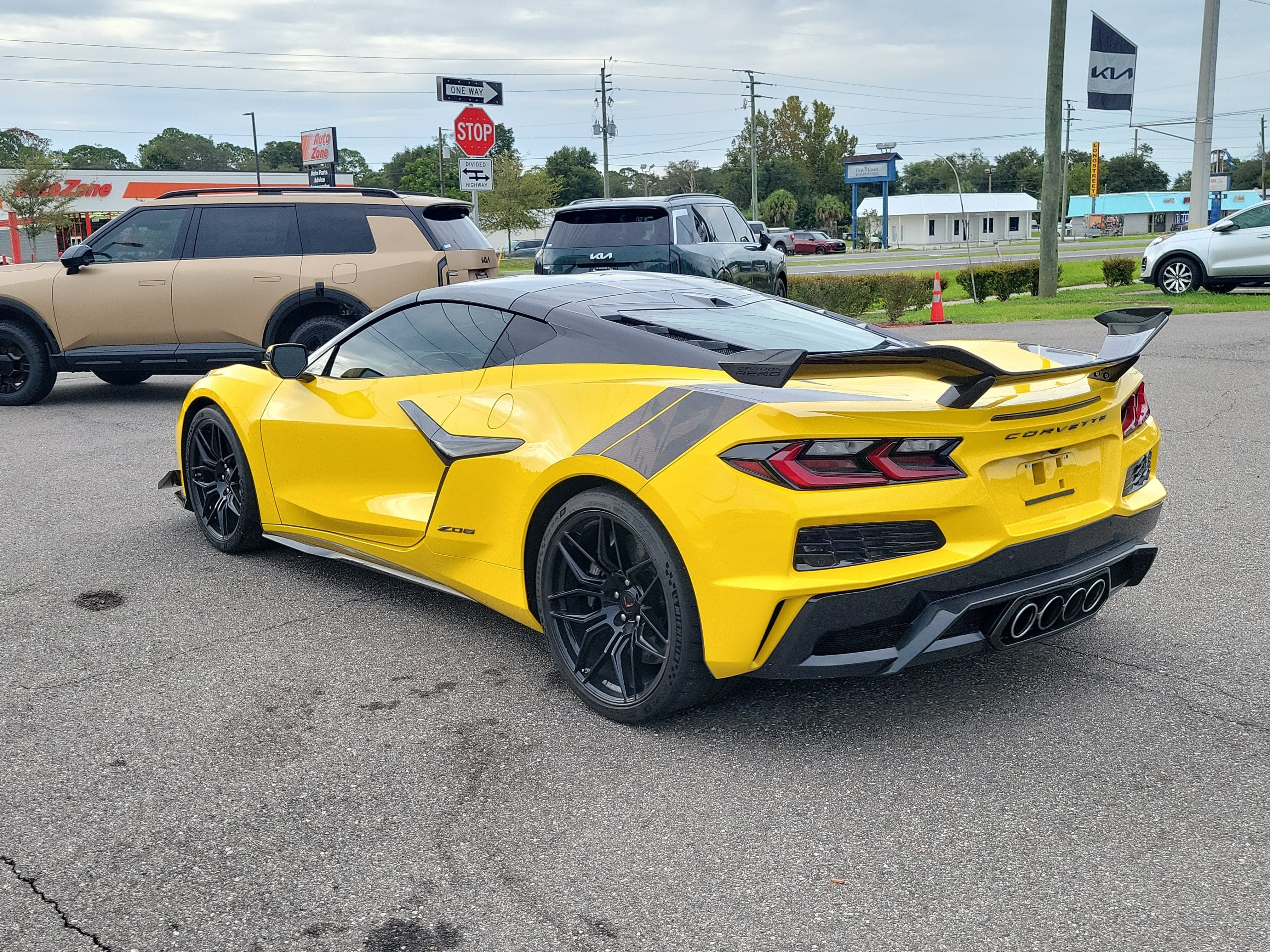 Used 2025 Chevrolet Corvette Z06 w/ Z07 Performance Package RWD image 4