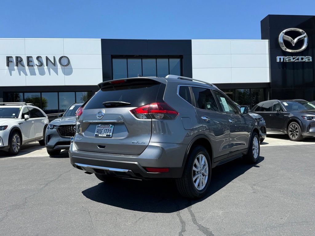 Used 2018 Nissan Rogue SV AWD/4WD image 10