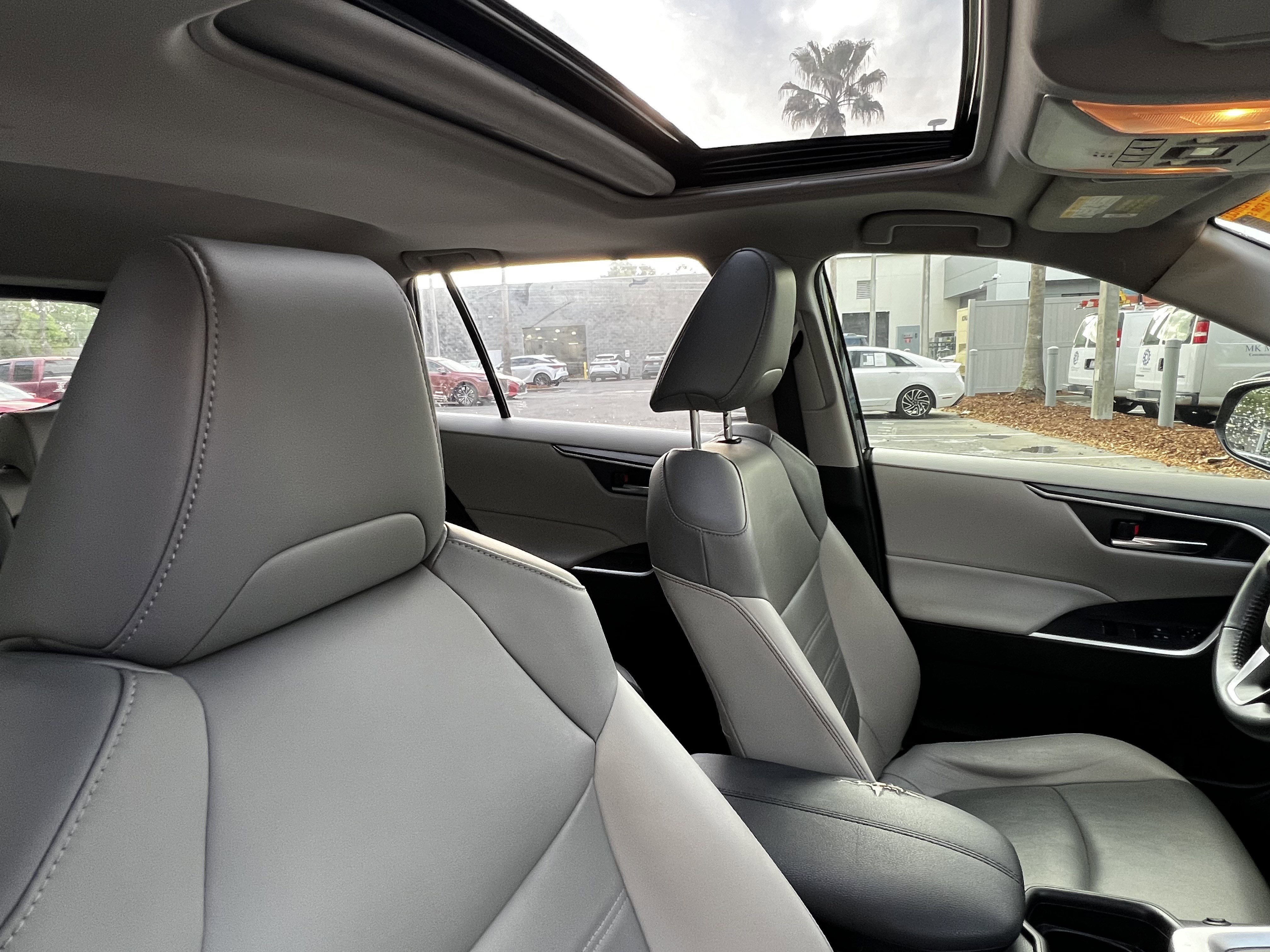 Used 2019 Toyota RAV4 XLE Premium image 47