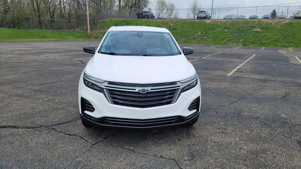 Used 2023 Chevrolet Equinox LS w/ LS Convenience Package FWD image 4