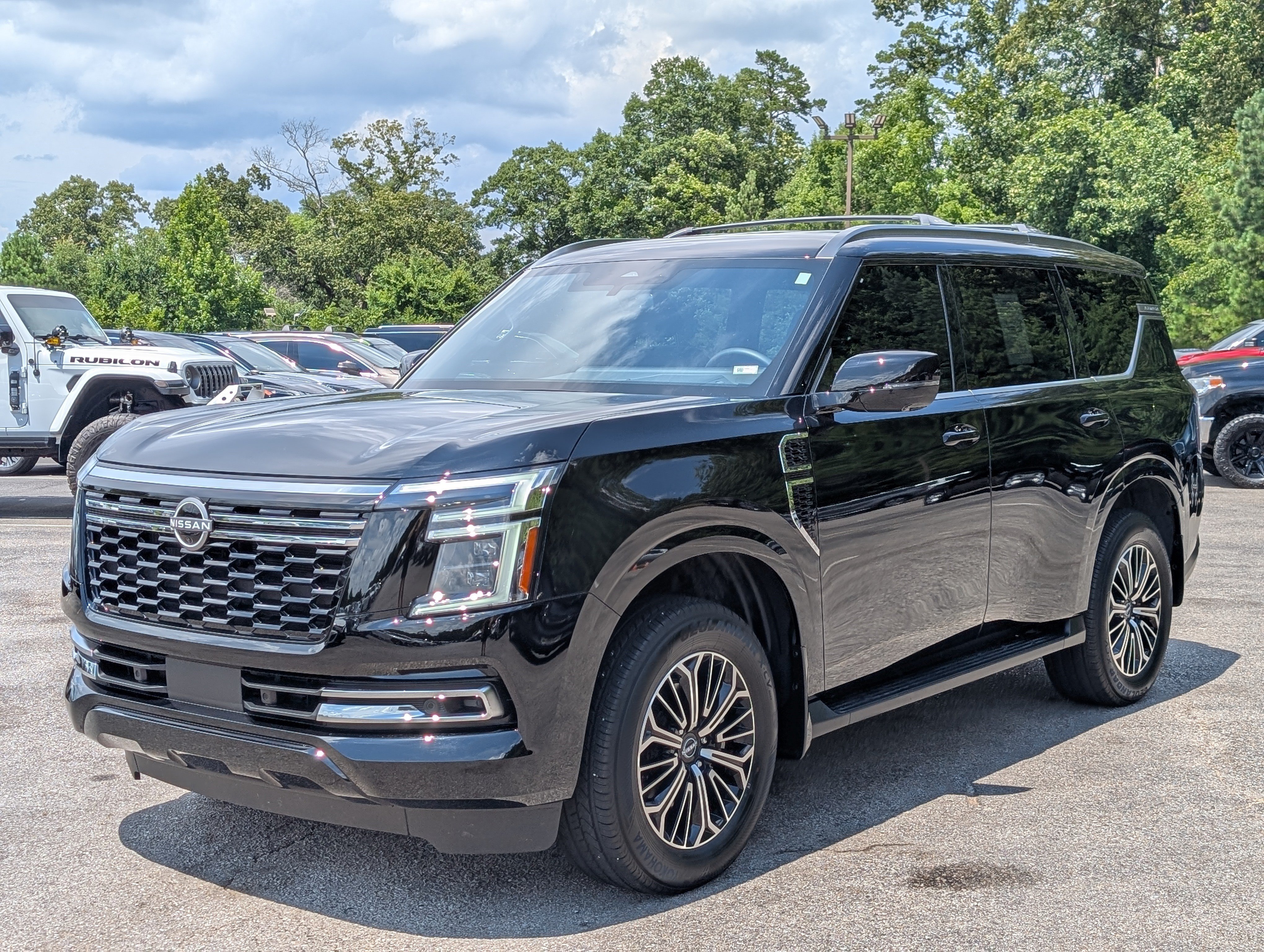 Used 2025 Nissan Armada SL w/ Captain's Chari Seat Package AWD/4WD image 5