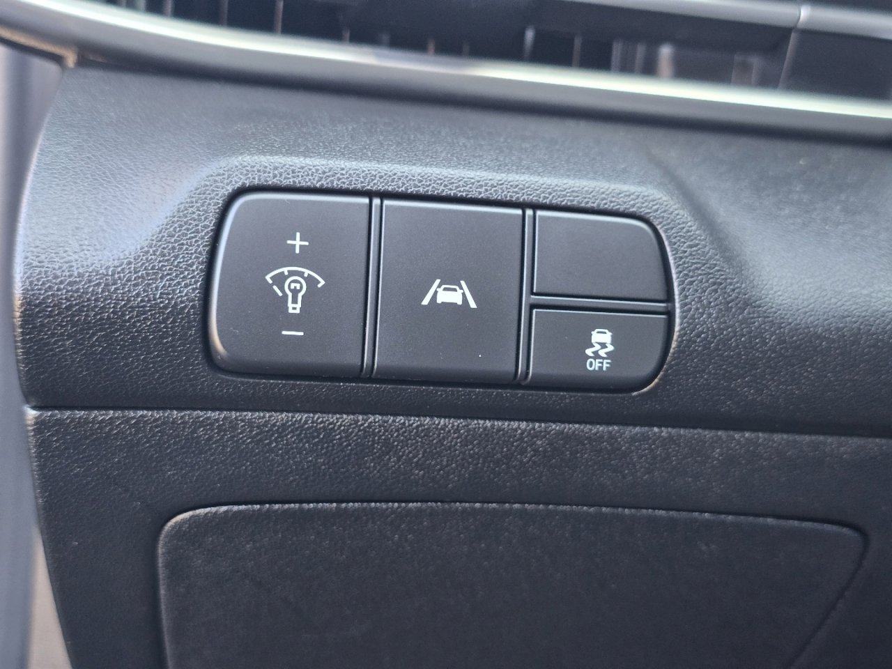 Used 2022 Hyundai Elantra SEL FWD image 24