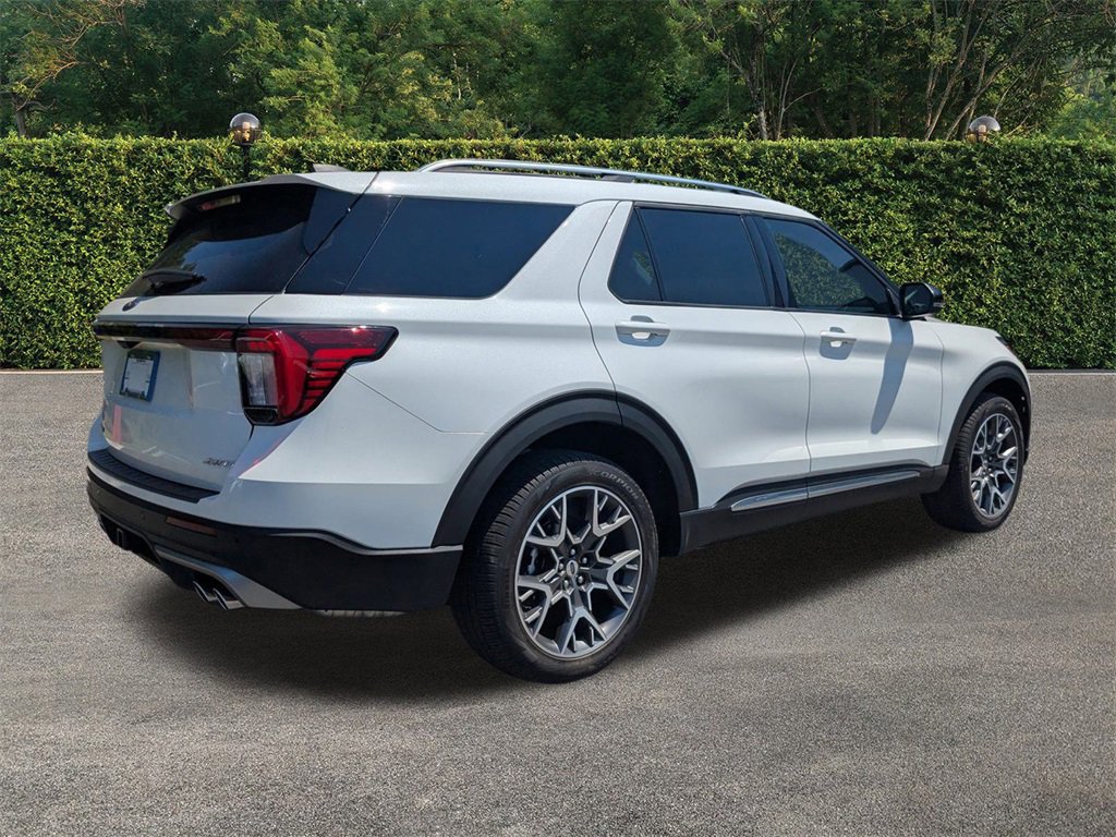 Used 2025 Ford Explorer Platinum w/ Ultimate Package image 4