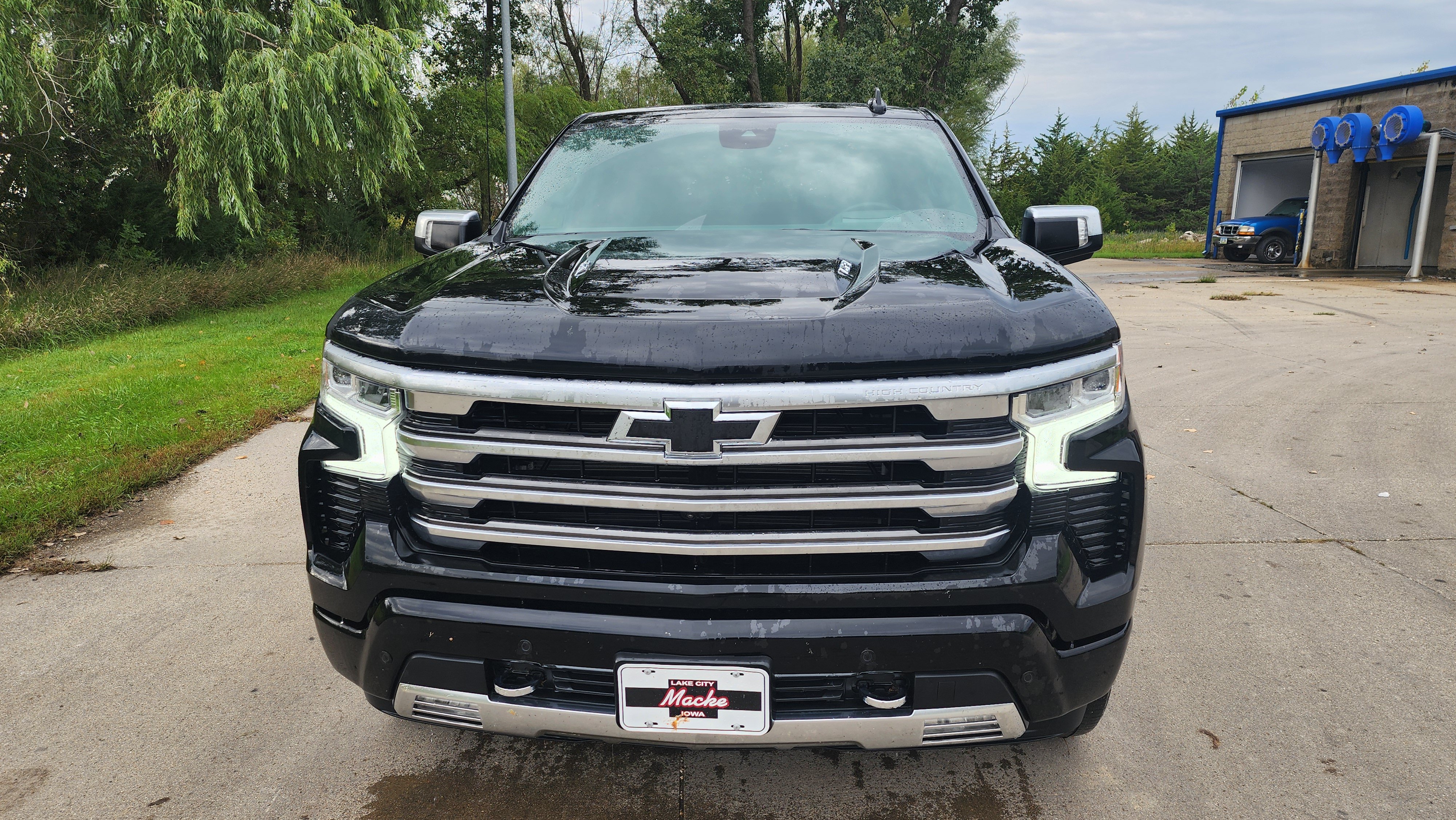 Certified 2025 Chevrolet Silverado 1500 High Country w/ High Country Premium Package AWD/4WD image 2