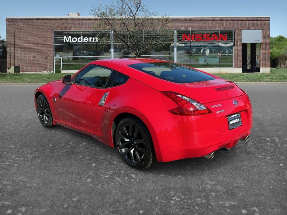 Used 2016 Nissan 370Z Coupe RWD image 2