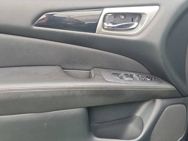 Used 2019 Nissan Pathfinder S AWD/4WD image 23