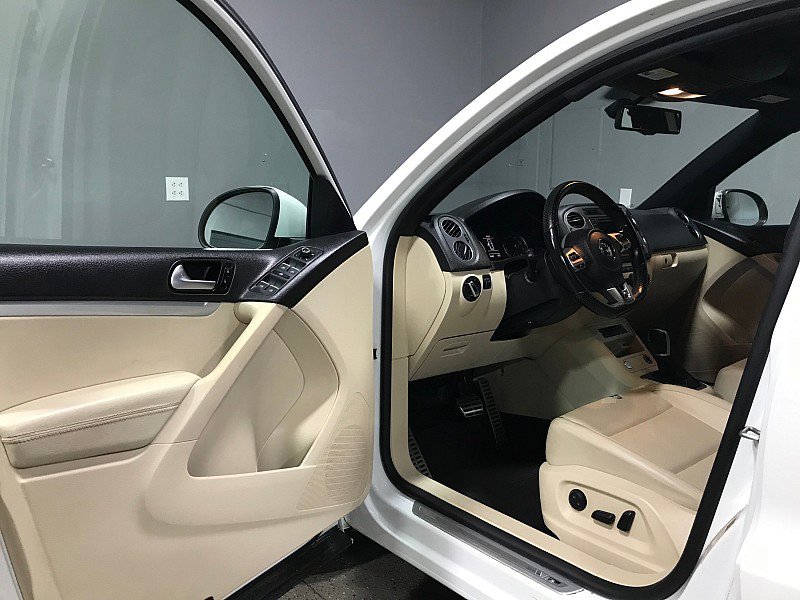 Used 2016 Volkswagen Tiguan R-Line image 9