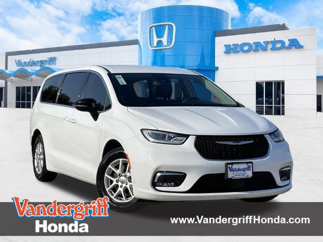 Used 2024 Chrysler Pacifica Touring-L FWD image 1
