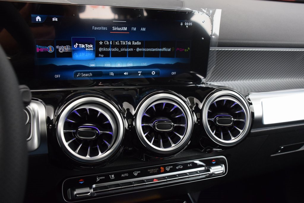 New 2025 Mercedes-Benz GLB 35 AMG 4MATIC image 23