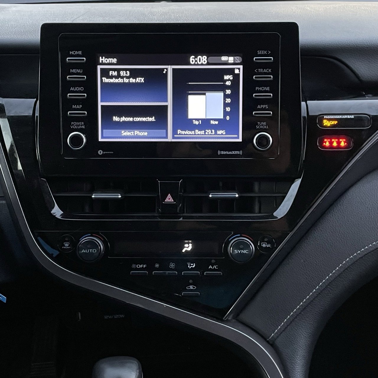 Used 2024 Toyota Camry SE image 17