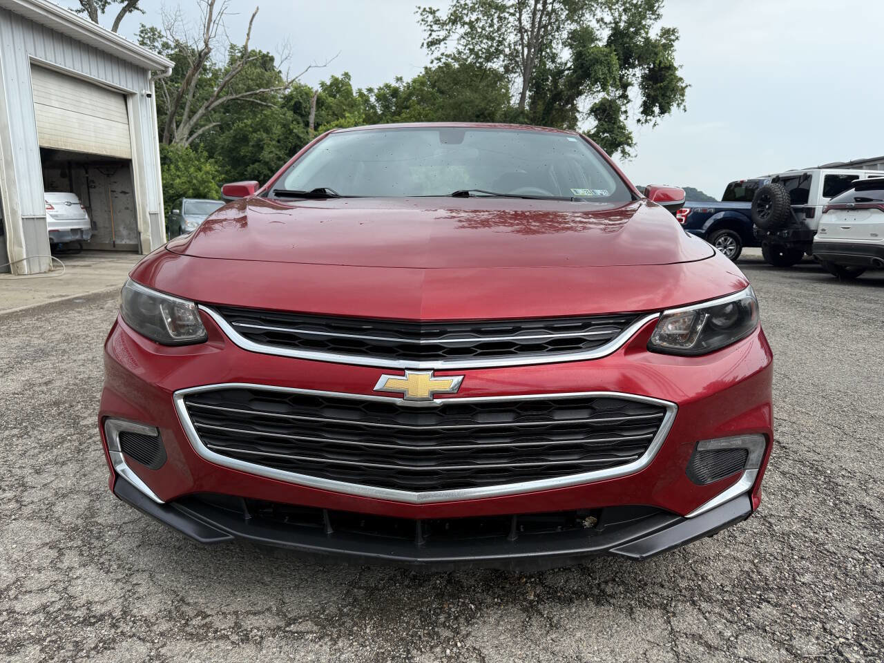 Used 2016 Chevrolet Malibu LT image 2