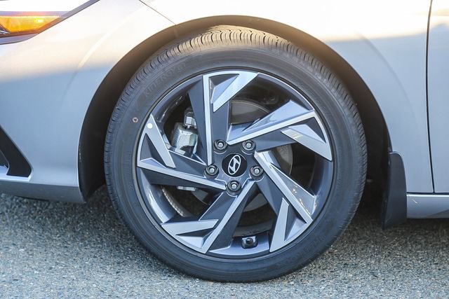 Certified 2025 Hyundai Elantra SEL image 11