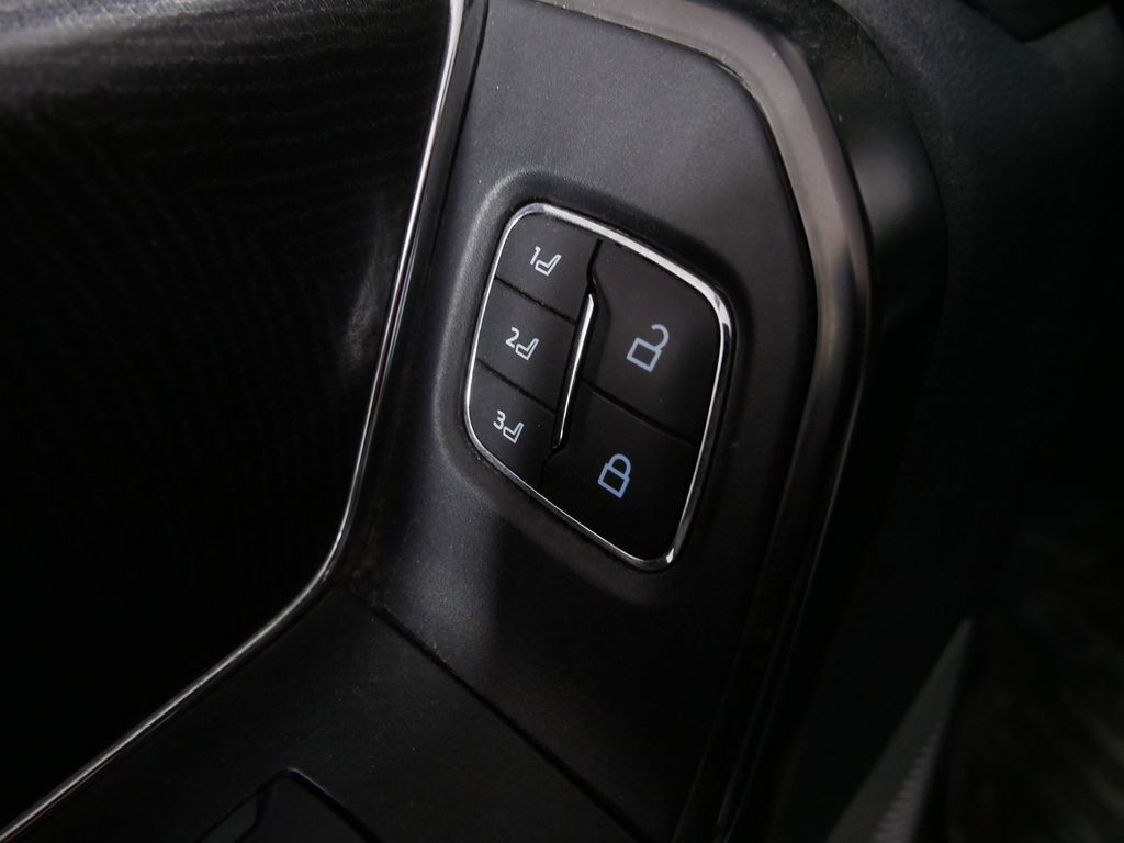 Used 2024 Ford F350 Platinum w/ FX4 Off-Road Package image 17