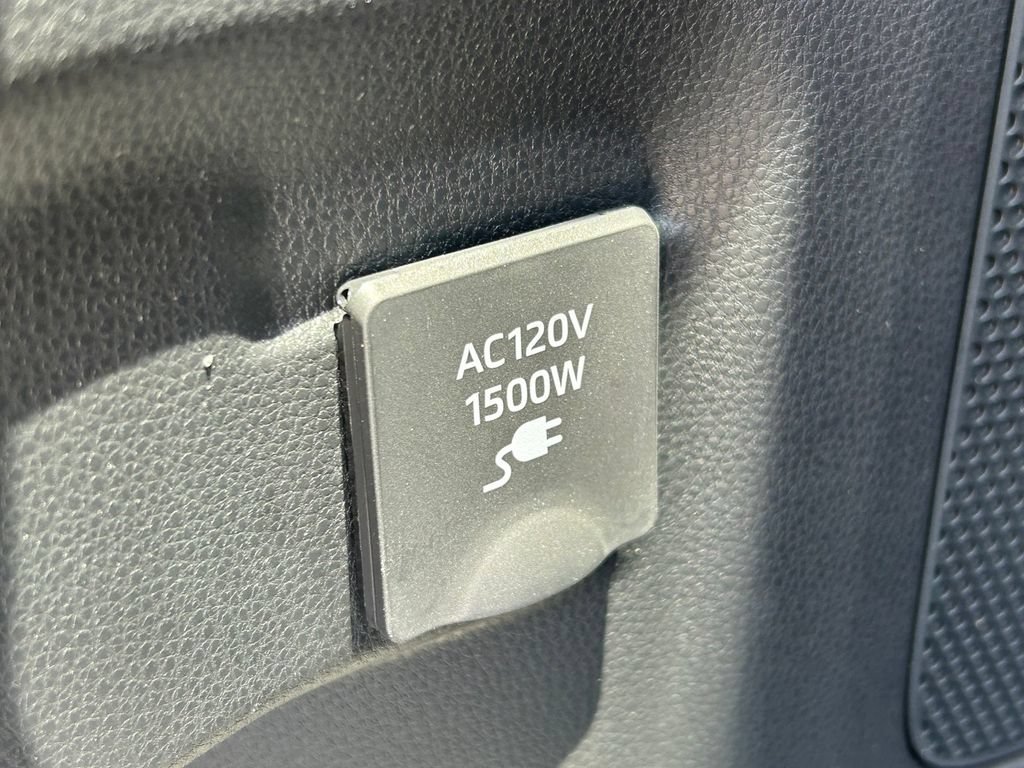 Used 2023 Toyota Highlander Platinum FWD image 18