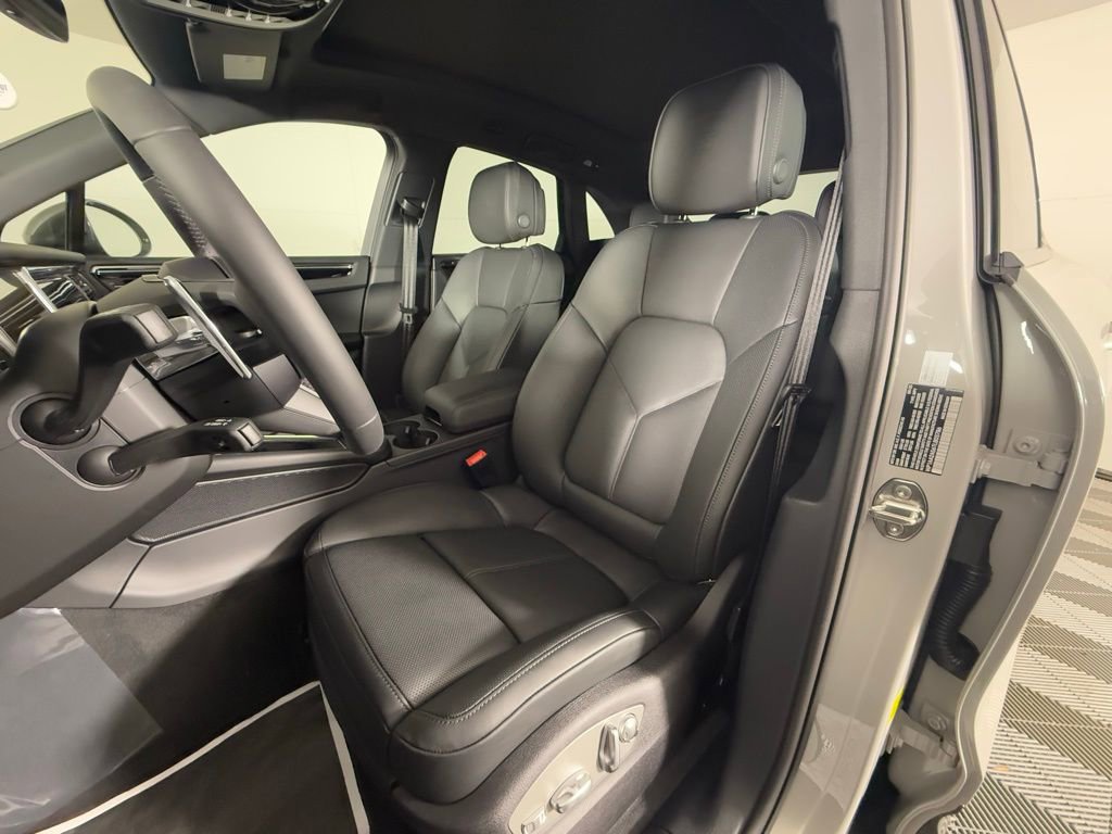 New 2026 Porsche Macan Turbo image 5