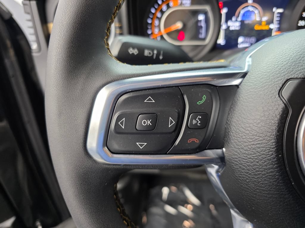 Used 2024 Jeep Wrangler Unlimited Sahara w/ Technology Group AWD/4WD image 18