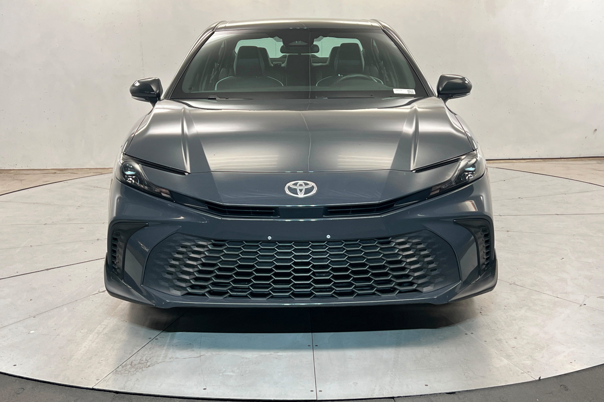 Used 2025 Toyota Camry SE FWD image 8