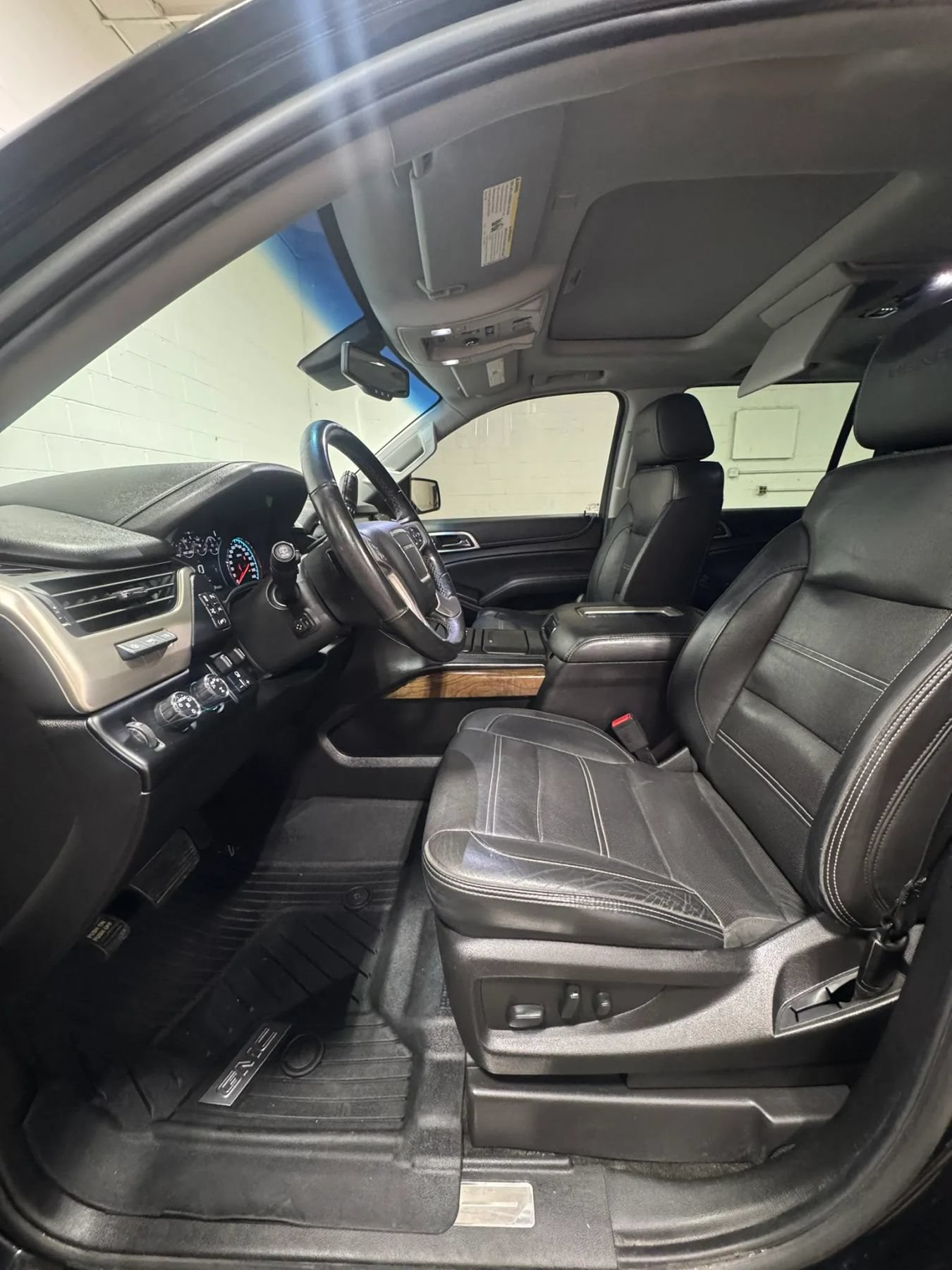 Used 2018 GMC Yukon XL Denali w/ Denali Ultimate Package AWD/4WD image 15