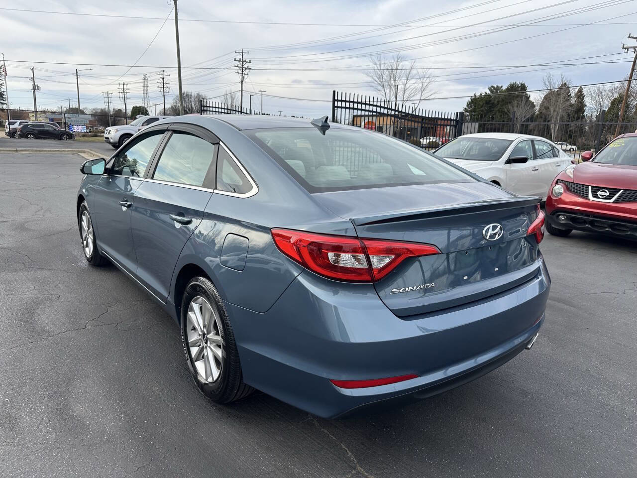 Used 2015 Hyundai Sonata SE w/ Option Group 09 FWD image 7