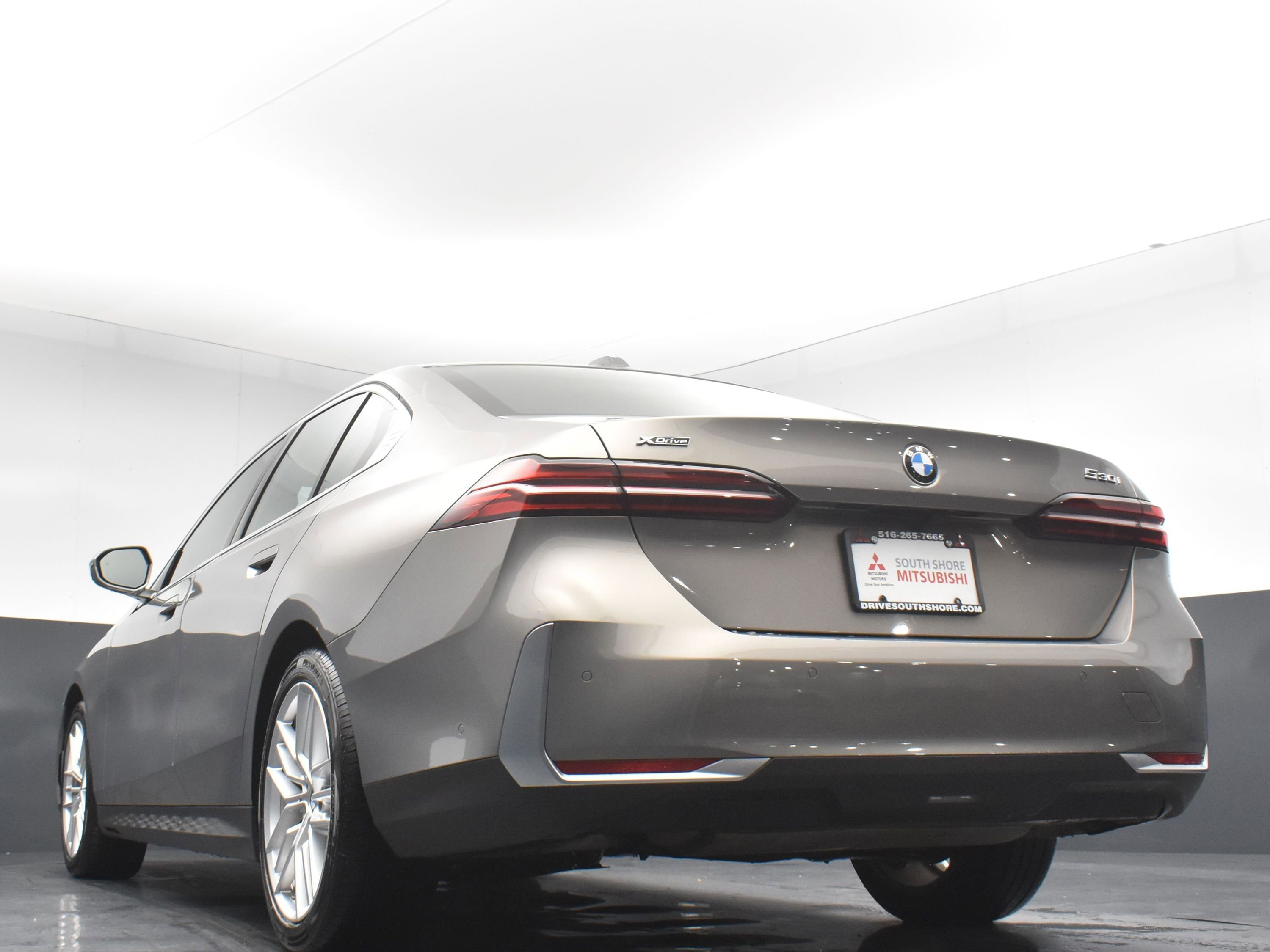 Used 2024 BMW 530i xDrive image 25