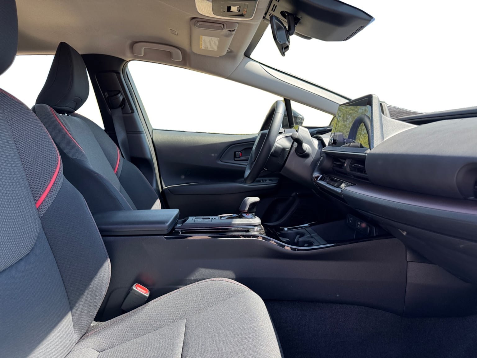 Used 2024 Toyota Prius Prime FWD image 17