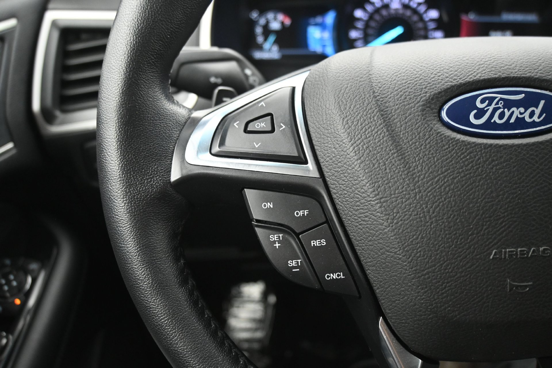 Used 2018 Ford Edge SEL w/ Equipment Group 201A AWD/4WD image 21