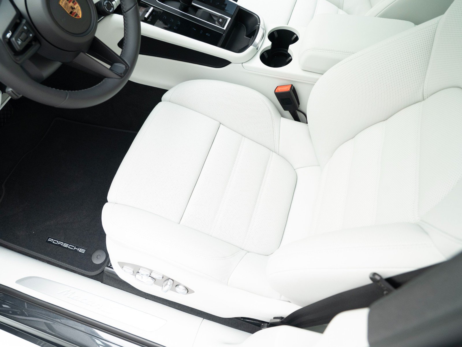 New 2026 Porsche Macan S AWD/4WD image 17