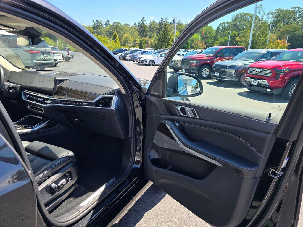 Used 2023 BMW X7 xDrive40i image 45