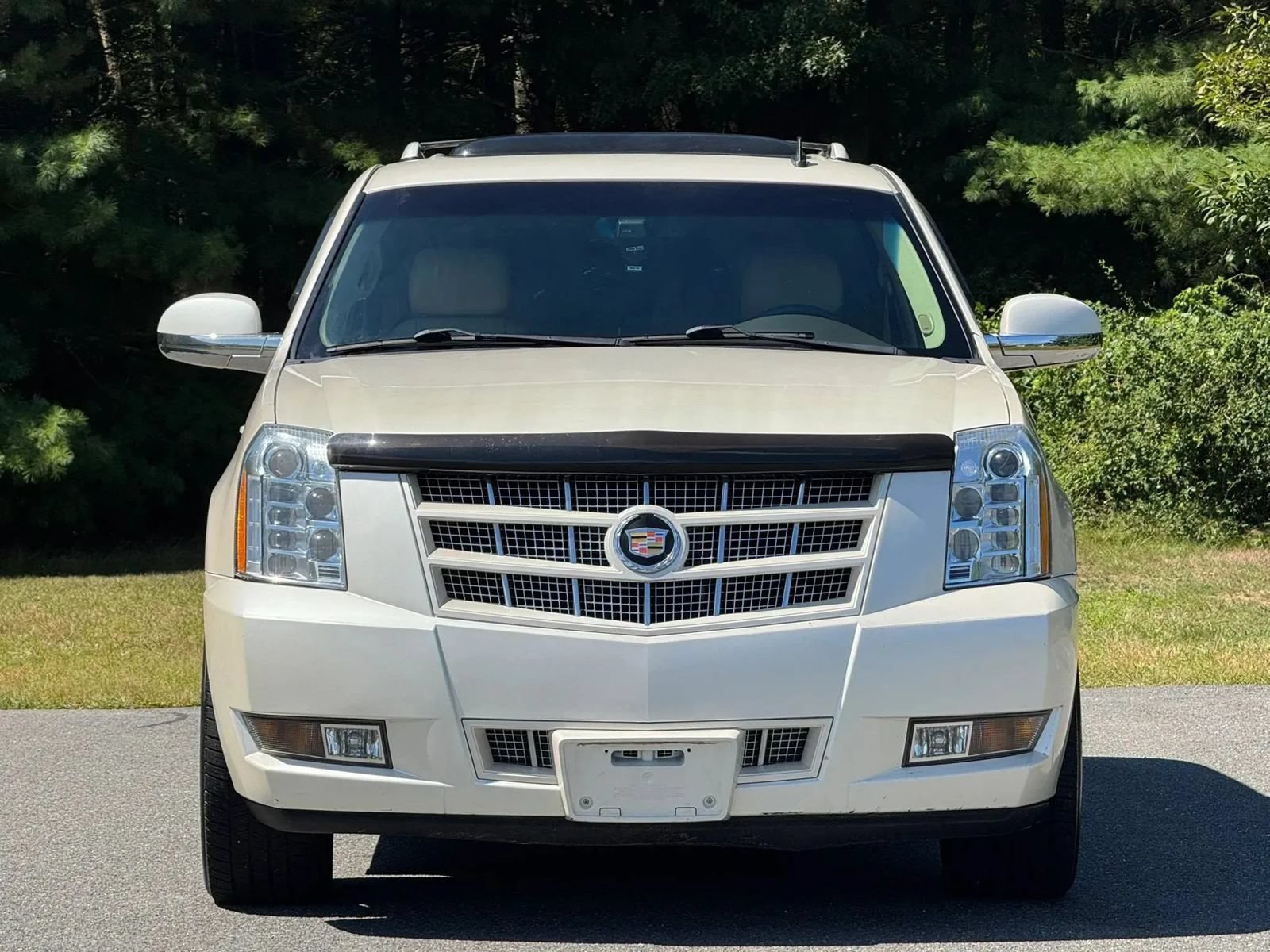 Used 2012 Cadillac Escalade Premium AWD/4WD image 3