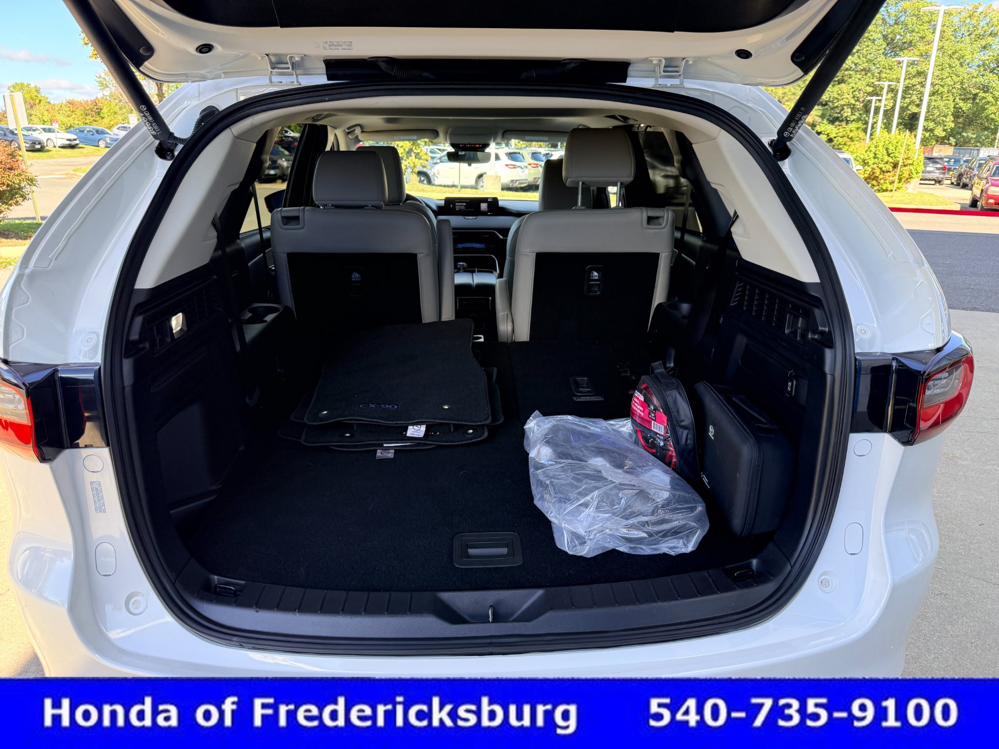 Used 2024 MAZDA CX-90 Plug-In Hybrid w/ Preferred AWD/4WD image 16