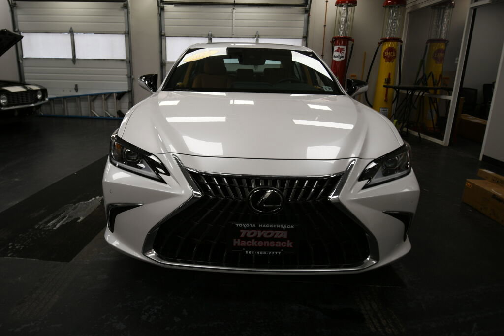 Used 2025 Lexus ES 350 w/ Premium Package image 3