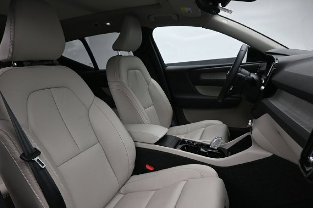 Used 2023 Volvo XC40 B5 Plus w/ Protection Package Premier AWD/4WD image 33