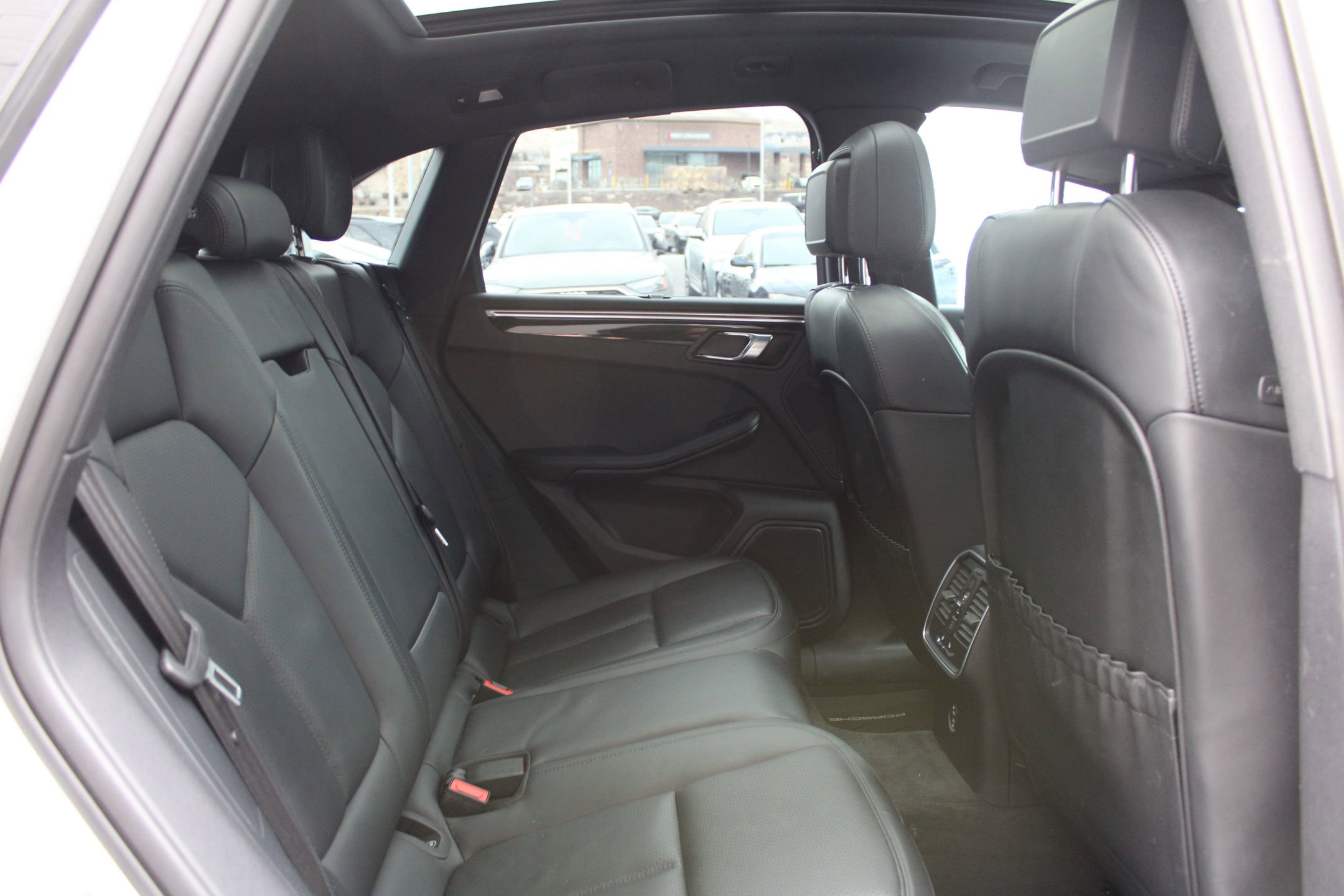 Certified 2023 Porsche Macan image 25