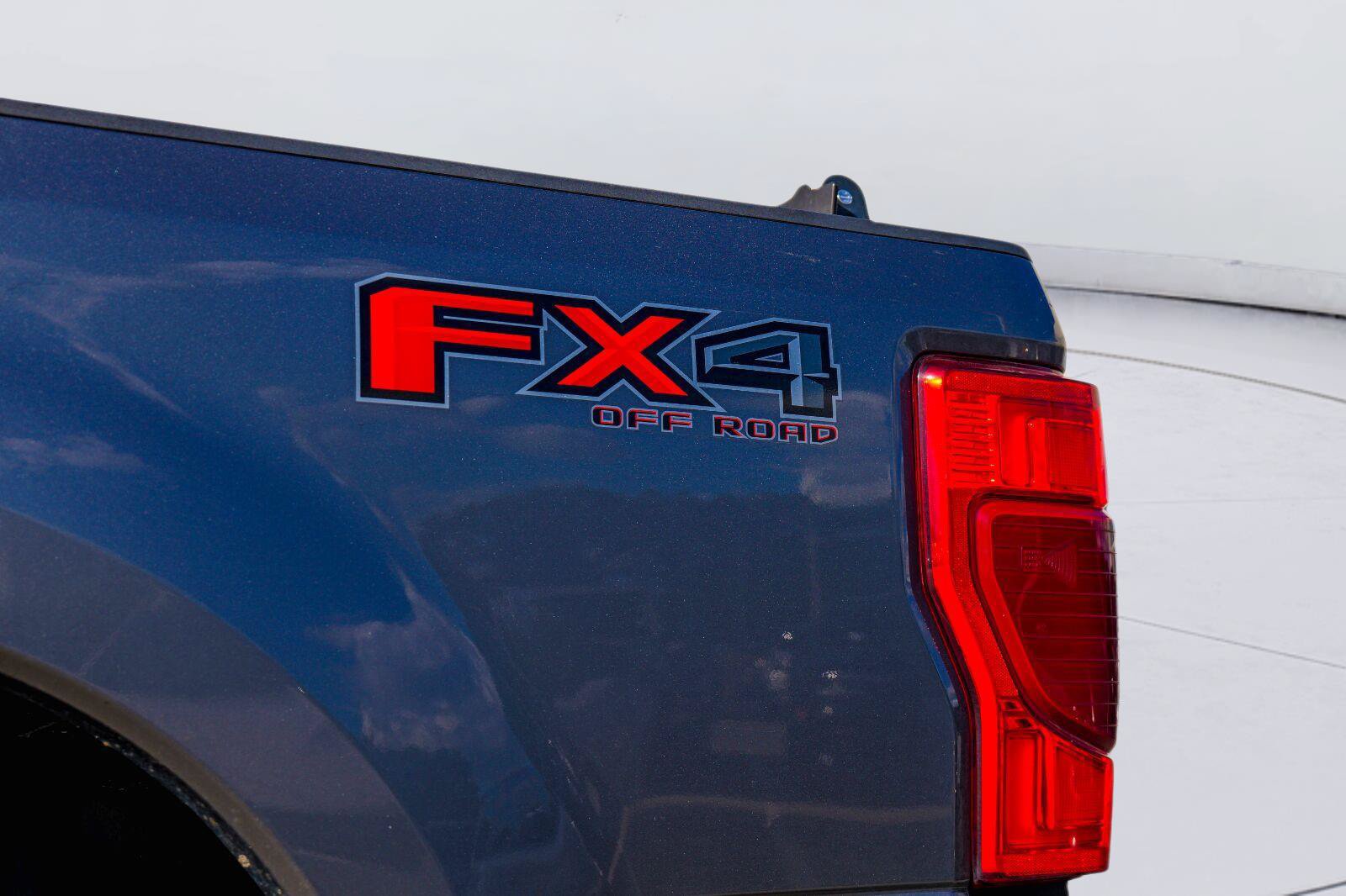 Used 2021 Ford F250 Platinum w/ FX4 Off-Road Package AWD/4WD image 8