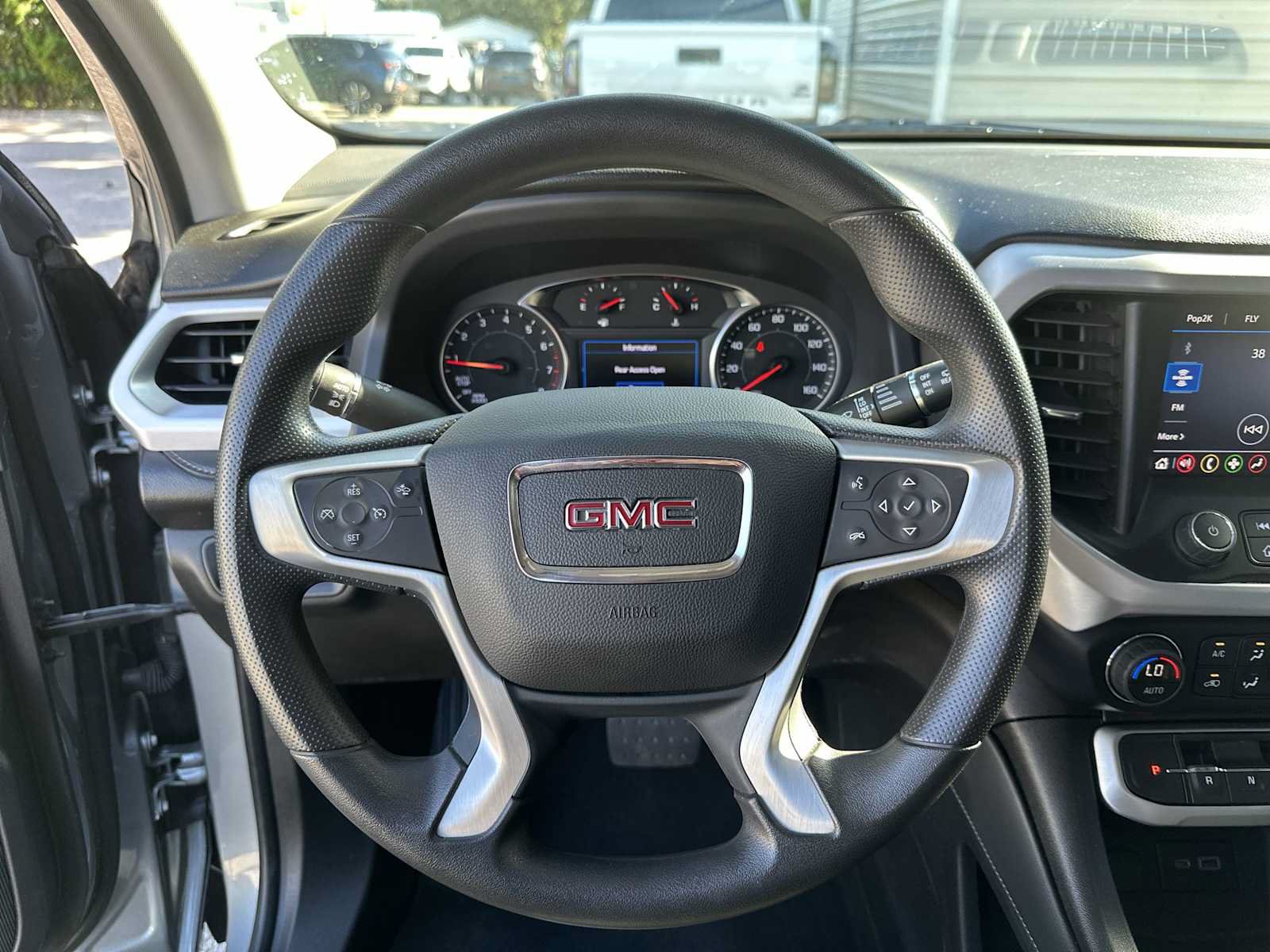 Certified 2023 GMC Acadia SLE w/ Driver Convenience Package AWD/4WD image 20