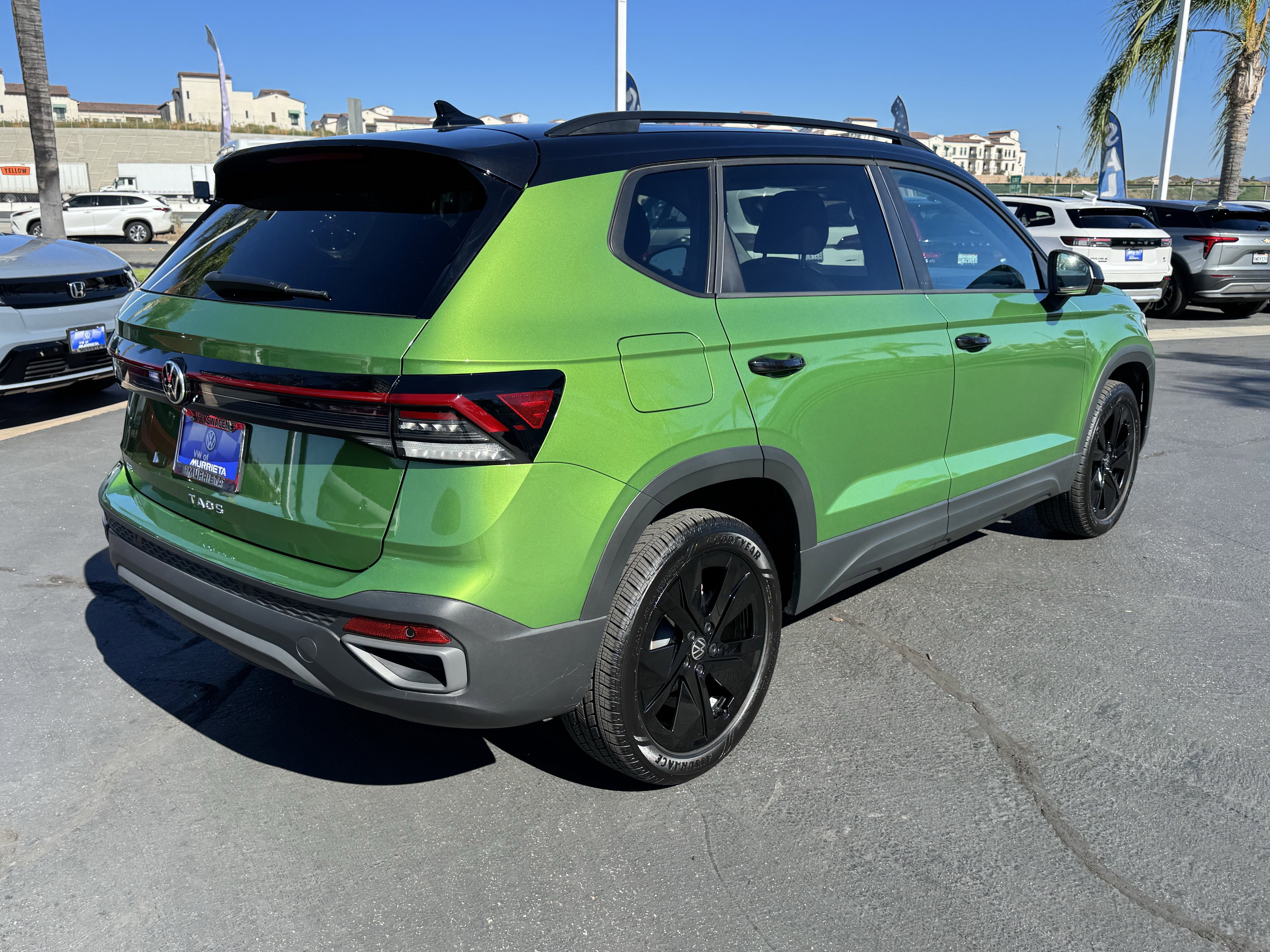 Certified 2025 Volkswagen Taos SE image 10