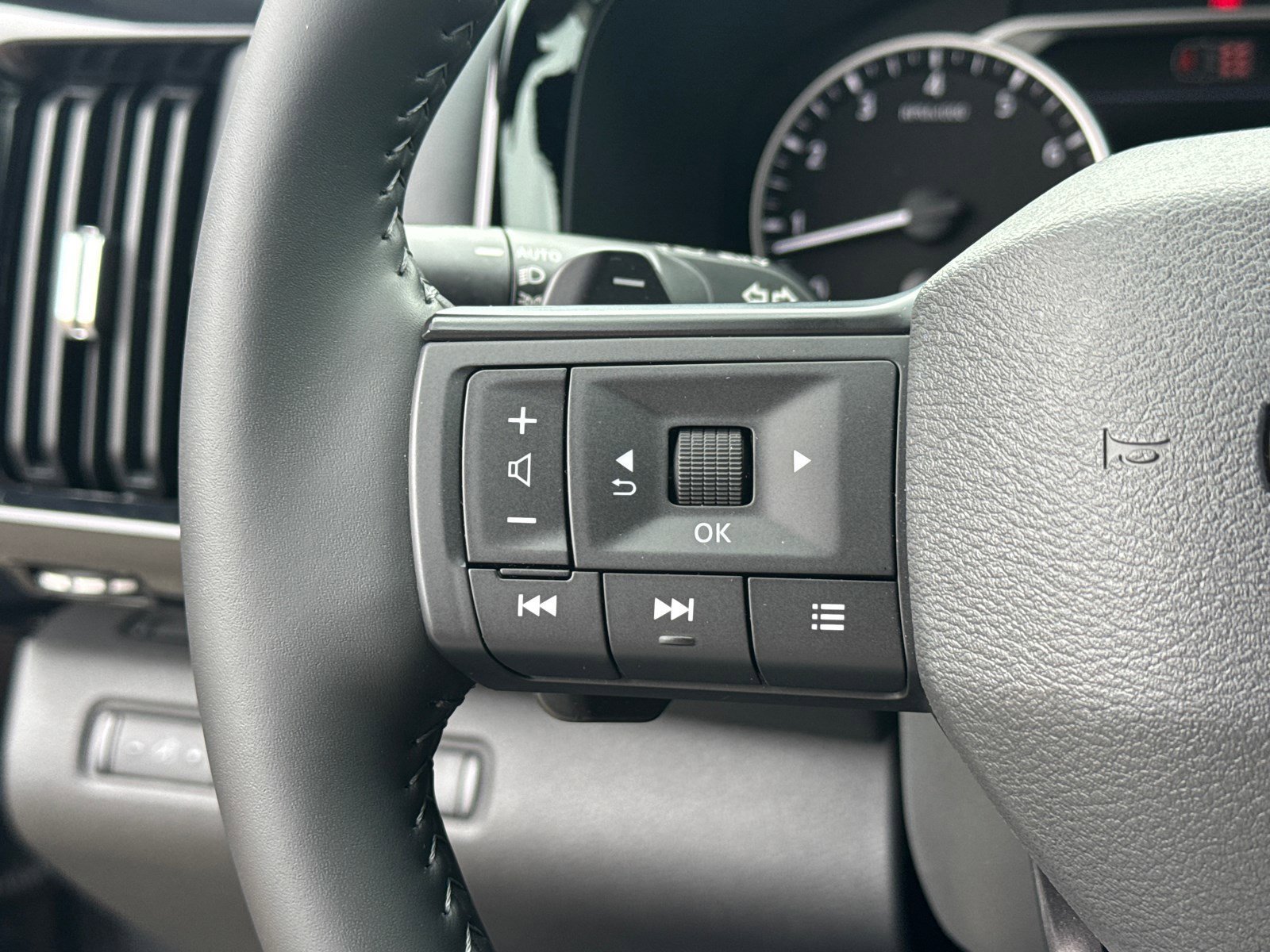 New 2026 Nissan Pathfinder SV w/ Cargo Package FWD image 26