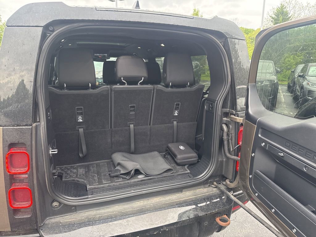 Used 2023 Land Rover Defender 130 X-Dynamic SE AWD/4WD image 13