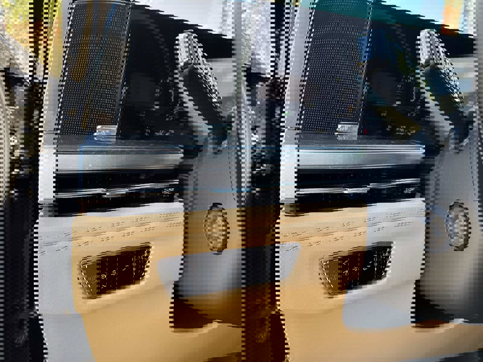 New 2025 Cadillac Escalade IQ Luxury 2 image 31