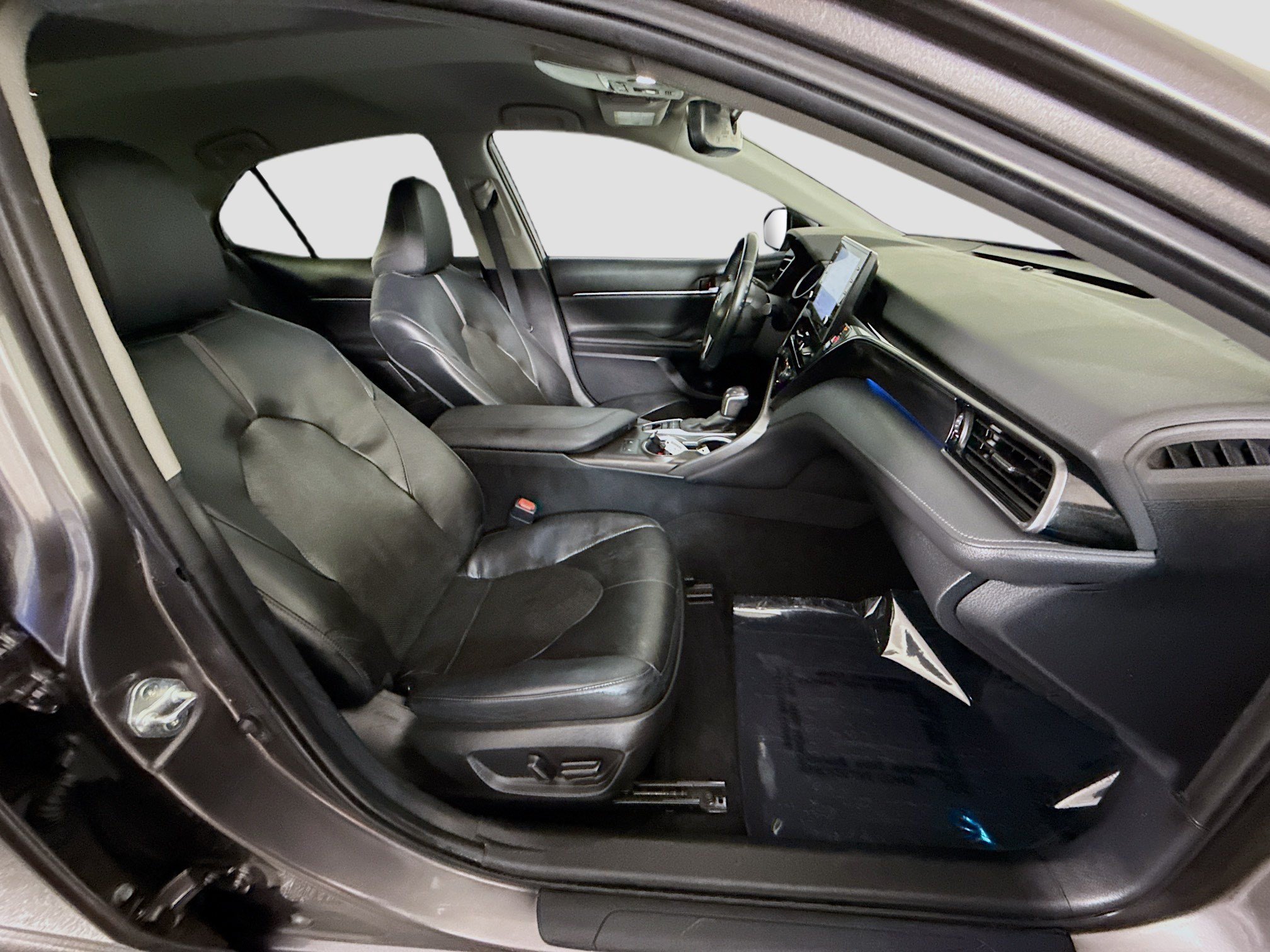 Used 2022 Toyota Camry XLE FWD image 29
