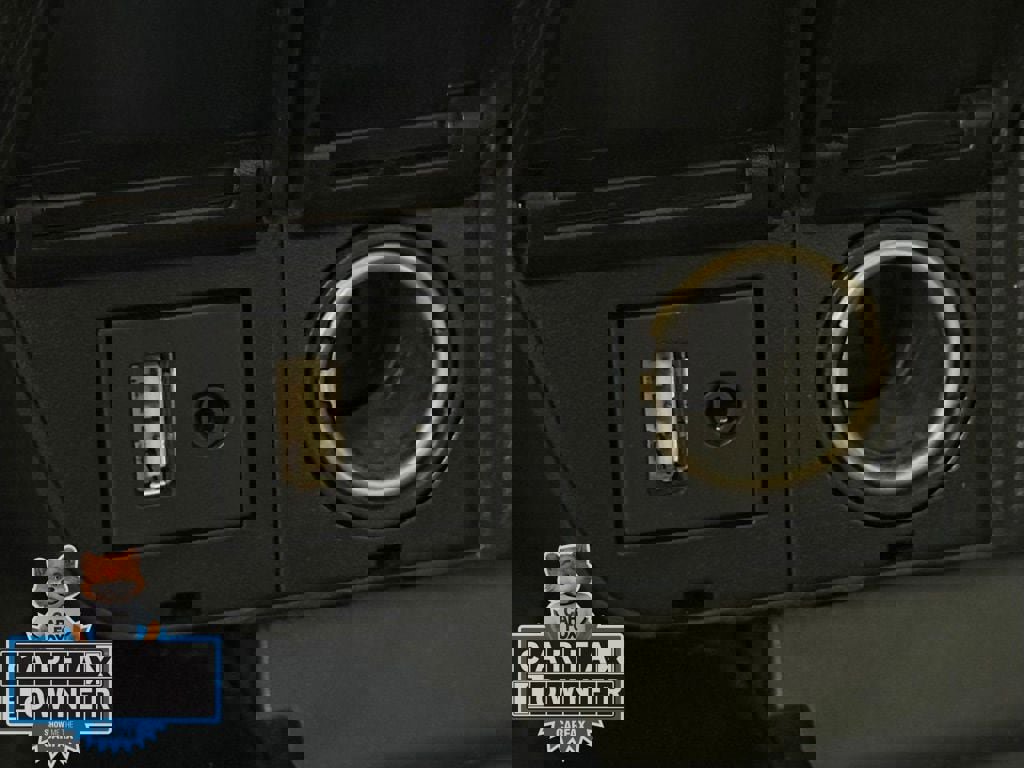 Used 2018 Toyota Camry XSE image 18