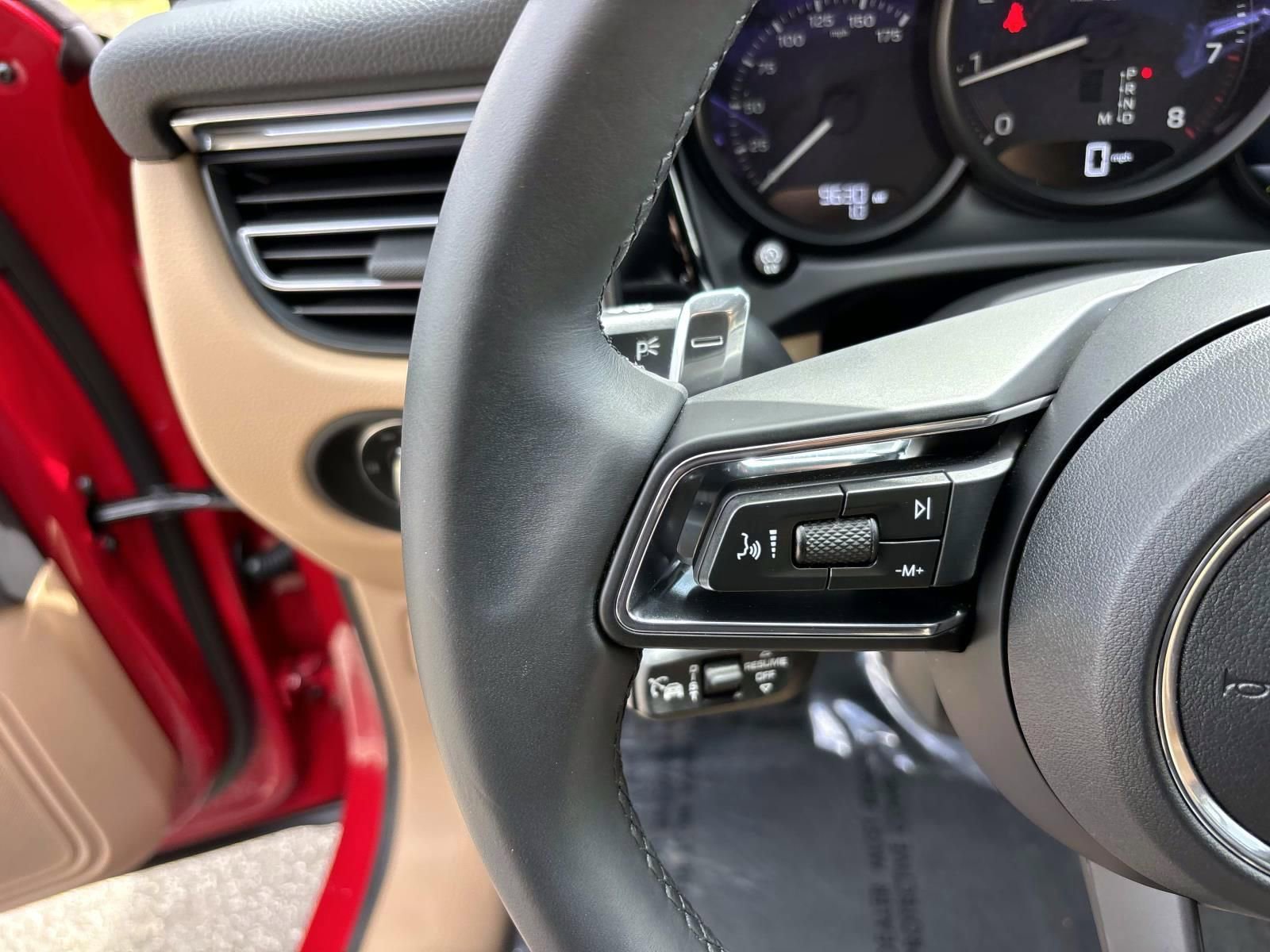 Used 2026 Porsche Macan image 27